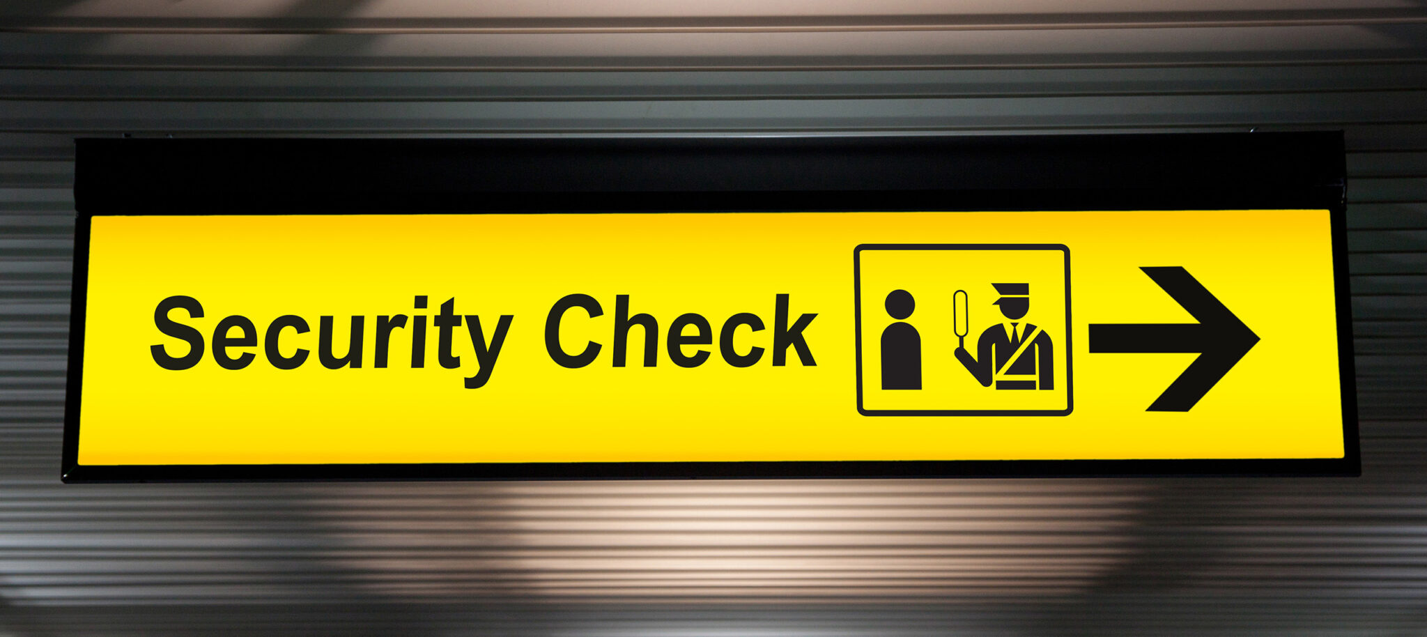 Security Check Hinweis am Flughafen